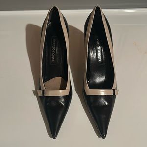 Like new Italian pointy shoes black and cream. Size 37